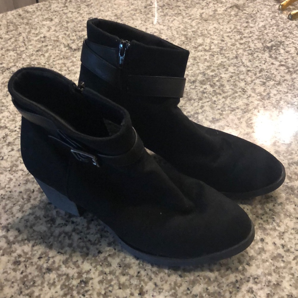 Dexter black booties